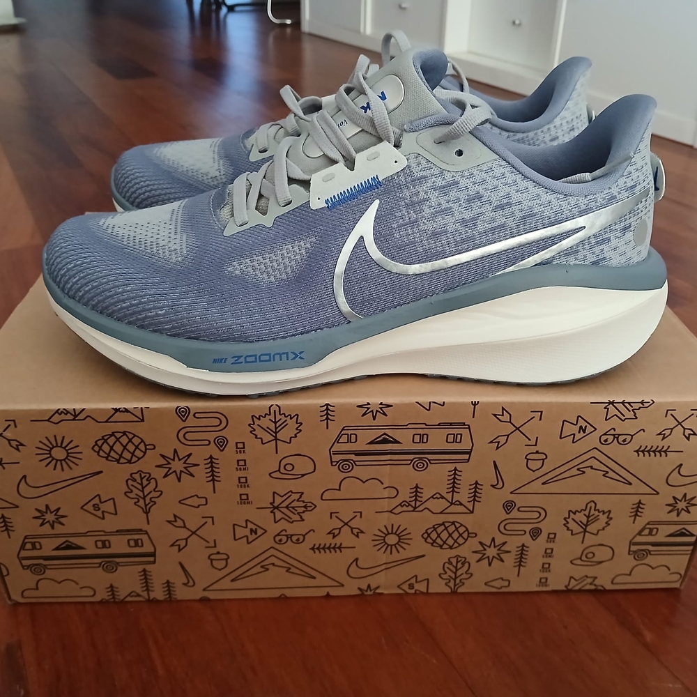 Nike Vomero 17  Running Shoes